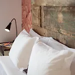 Bed and Breakfast The Indy House - & Lisboa