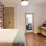 The Indy House - & 3*