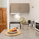 The Indy House - & Bed and Breakfast Lisboa