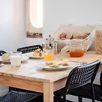 The Indy House - & Bed and Breakfast