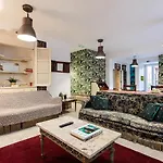 Bed and Breakfast The Indy House - & 3*