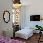 The Indy House - & Bed and Breakfast Lisboa