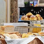 The Indy House - & Bed and Breakfast Lisboa