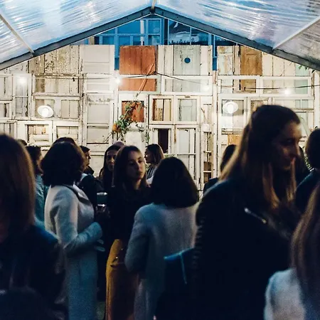 The Indy House - & 3*