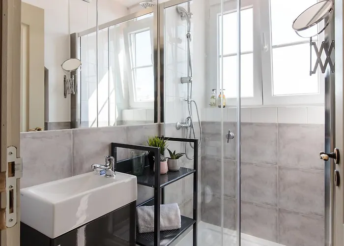 The Indy House - & 3*