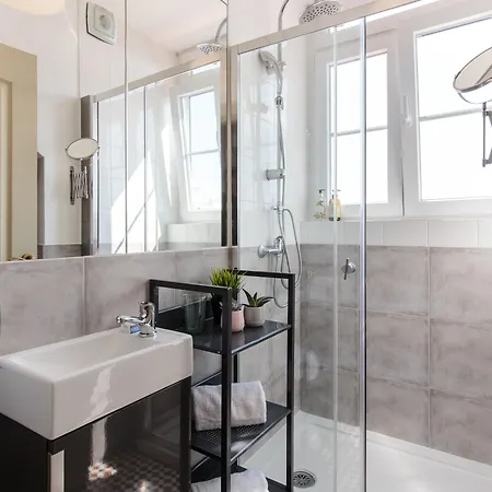فندق مبيت وإفطار The Indy House - &