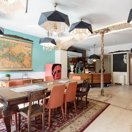 The Indy House - & 3* Lissabon