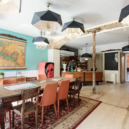 The Indy House - & 3* Lissabon